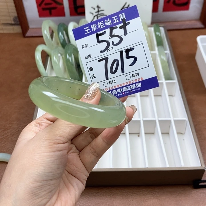 岫玉手镯手镯未镶嵌