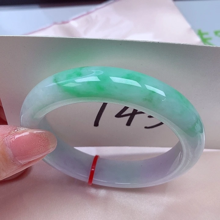 翡翠手镯未镶嵌翡翠
