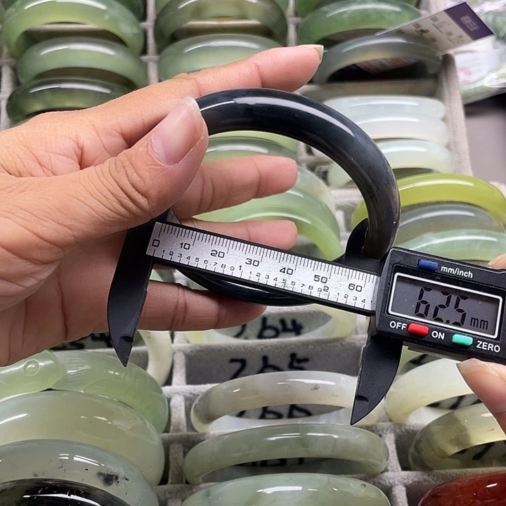 未镶嵌蛇纹石玉手镯265