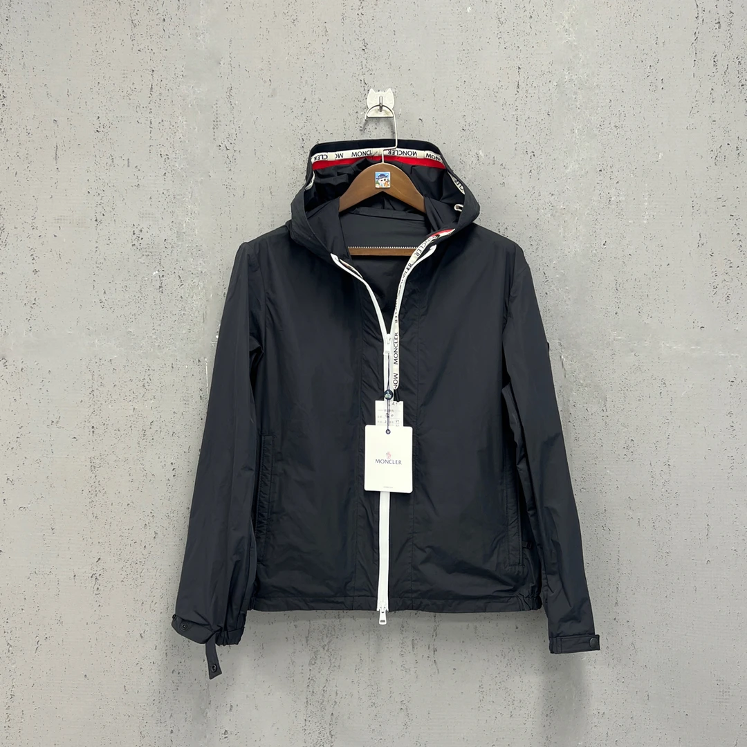 99新 MONCLER moncler蒙口黑色白拉链彩条黑色冲锋衣2码