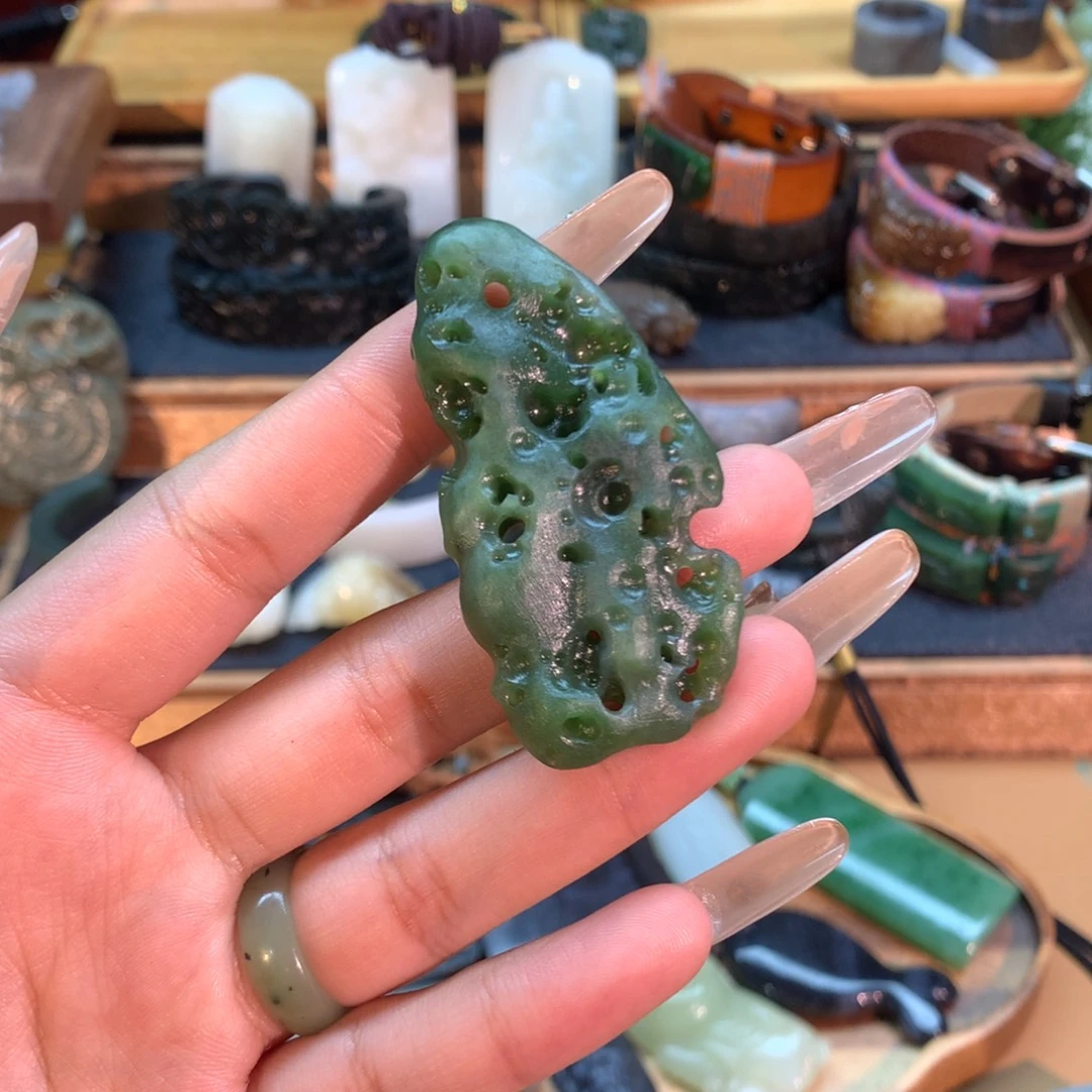 看***神和田玉（糖玉）未镶嵌挂件