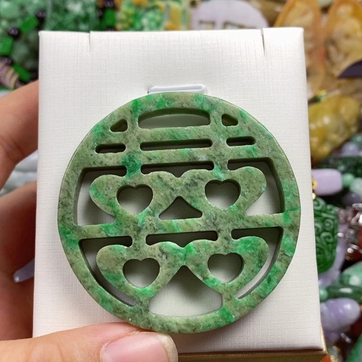翡翠未镶嵌吊坠(赠链)