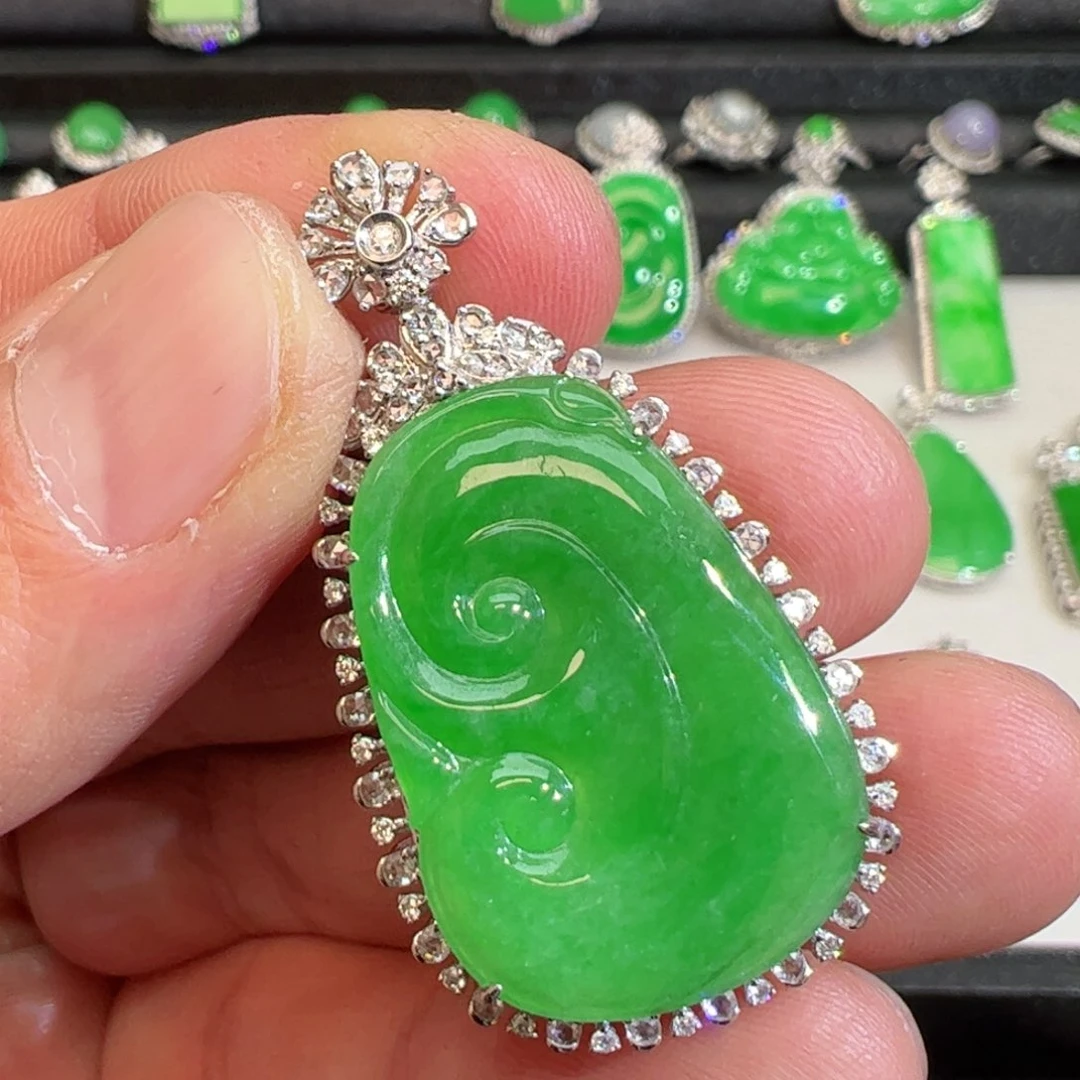 翡翠吊坠(不含链)18K金镶嵌