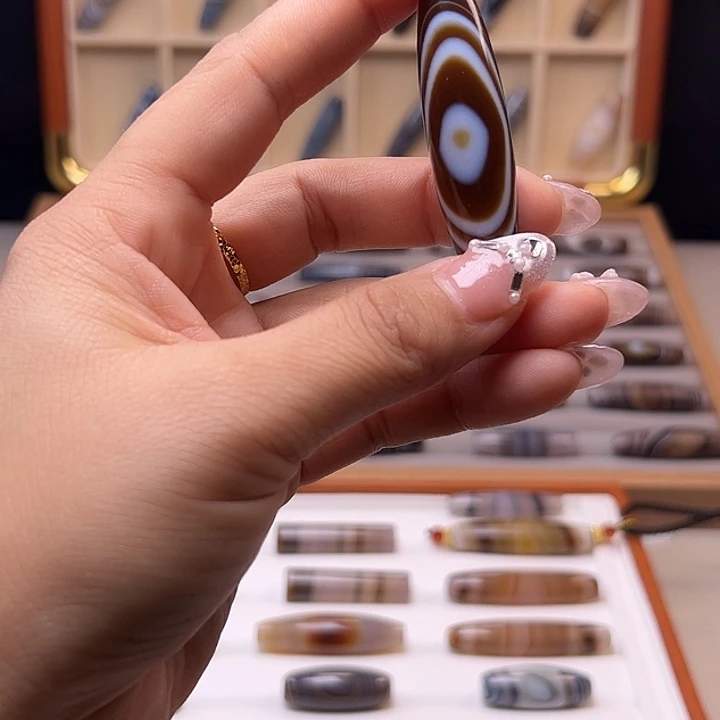 红***酒玛瑙/玉髓未镶嵌颈饰