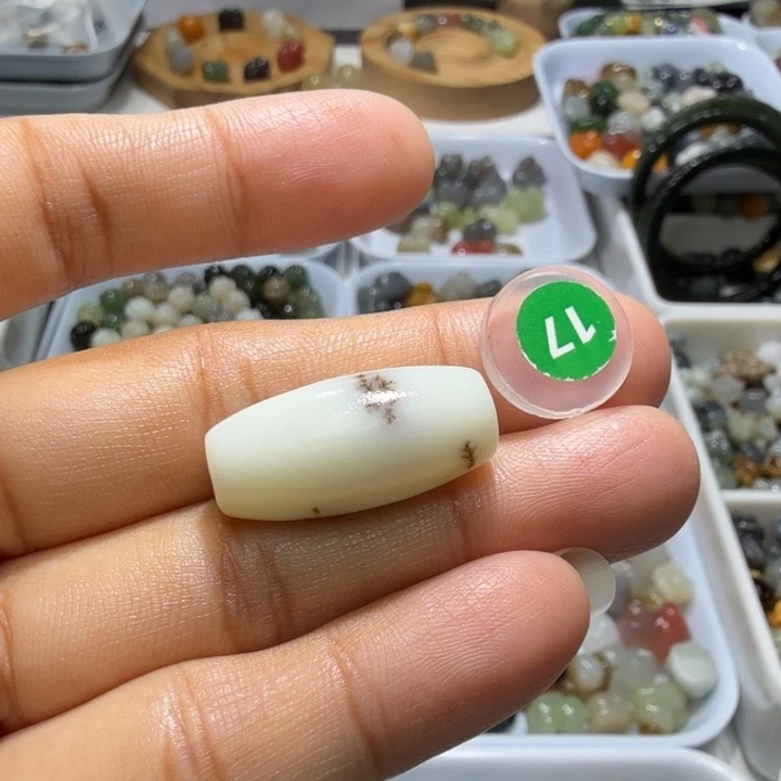 和田玉未镶嵌珠宝奇石
