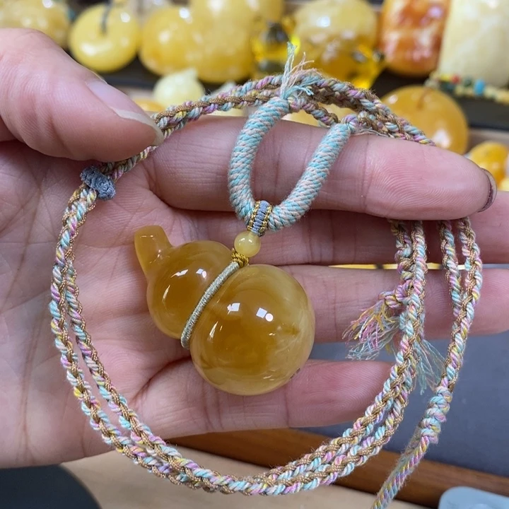 琥珀裸石未镶嵌葫芦