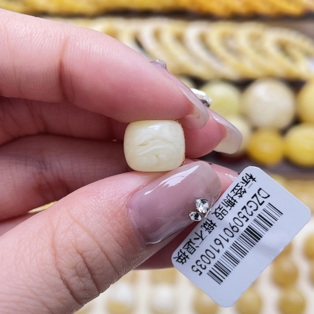 琥珀未镶嵌裸石11.2*9.2mm老型瑕