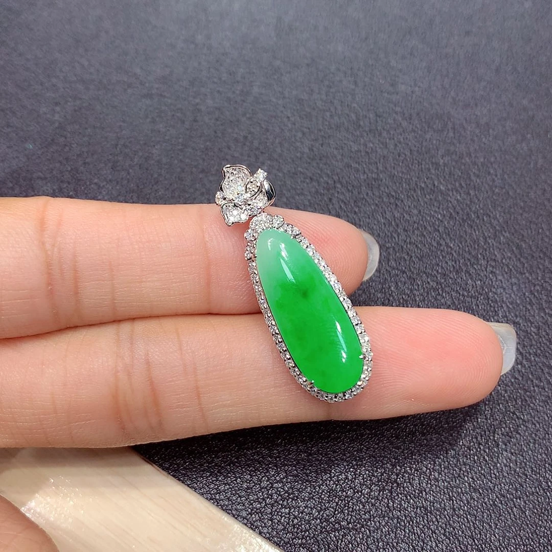 翡翠18K金镶嵌吊坠(赠链)