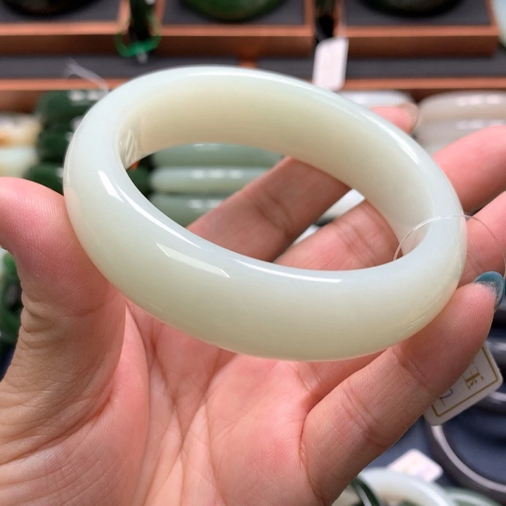 【闪购商品】未镶嵌手镯和田玉1