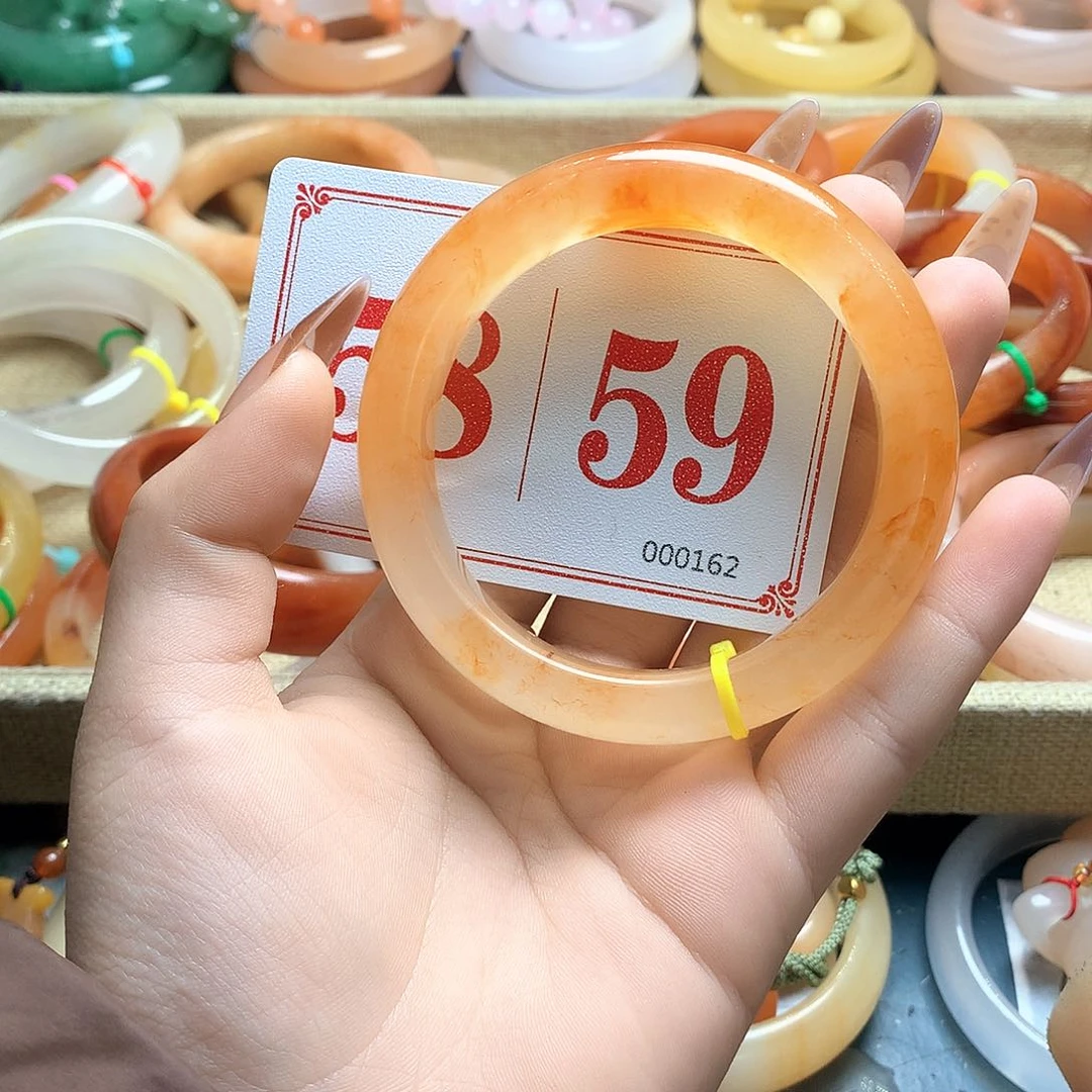 未镶嵌石英质玉（黄龙玉）手镯