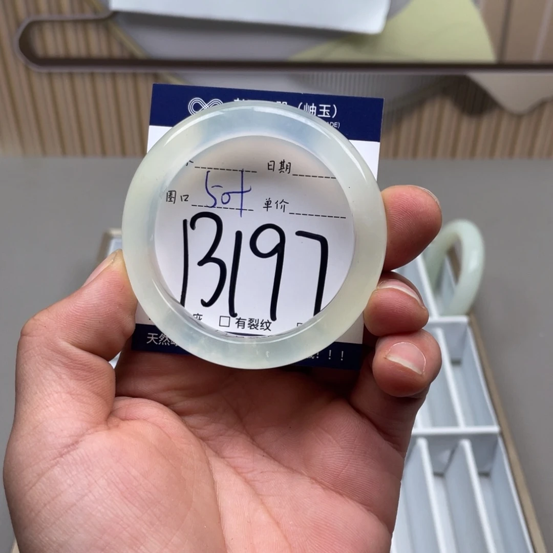 岫玉手镯手镯未镶嵌