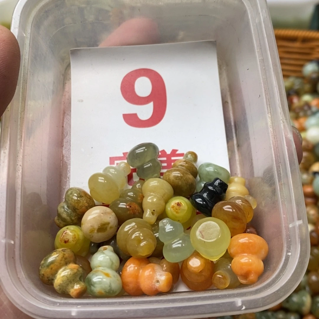 蛇纹石玉挂坠未镶嵌