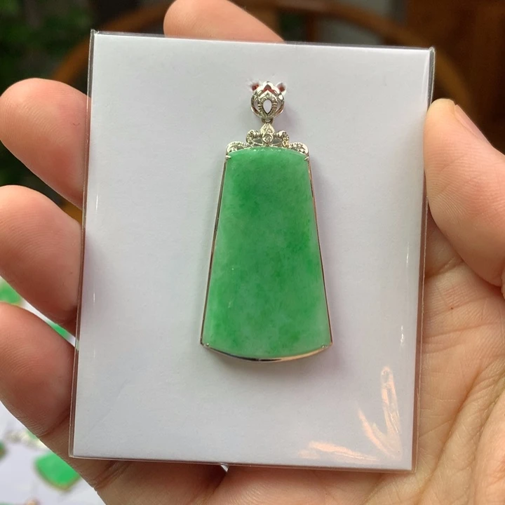****•翡翠18K金镶嵌颈饰翡翠吊坠
