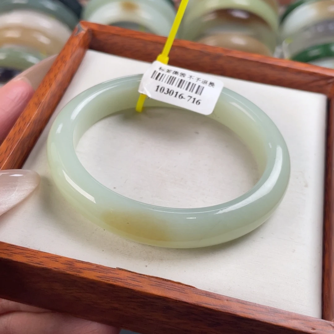 【闪购商品】和田玉手镯（贵妃镯）未镶嵌18 56/57 贵妇