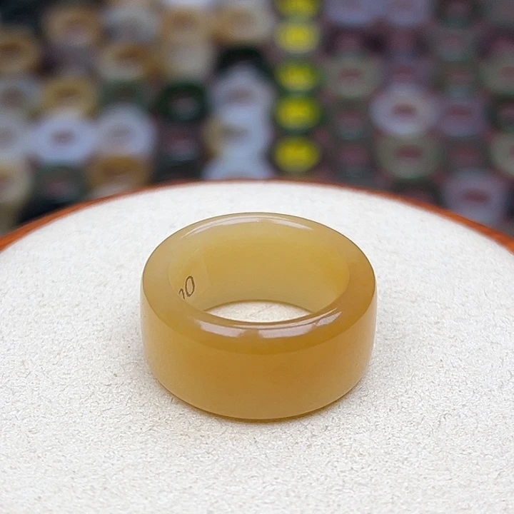 和田玉戒指未镶嵌18.3内径18圈蜜糖