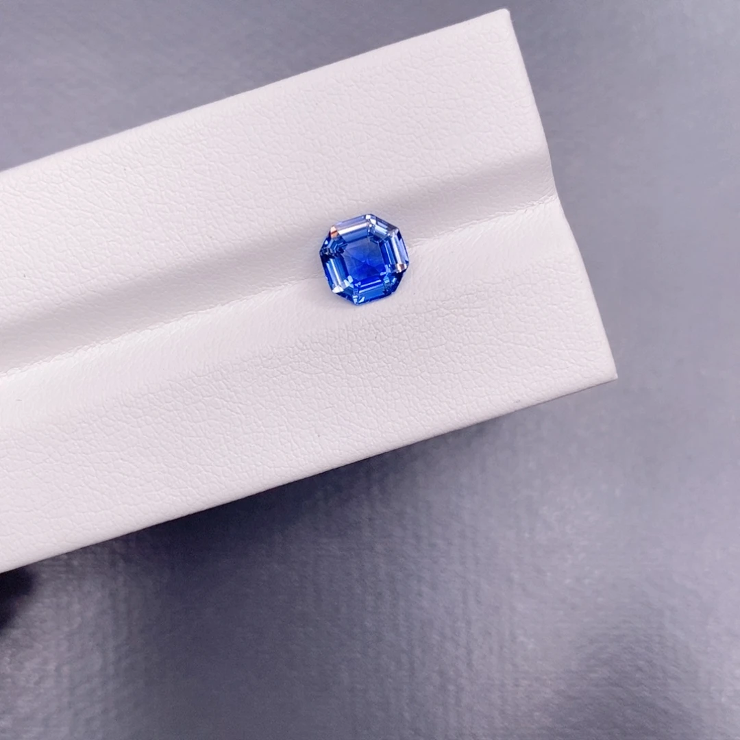 蓝宝石裸石1.625克拉