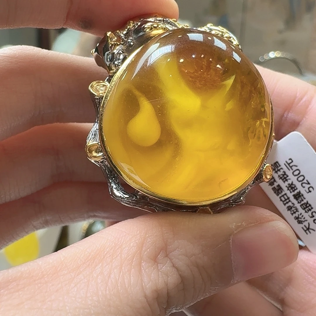 琥珀未镶嵌颈饰戒指