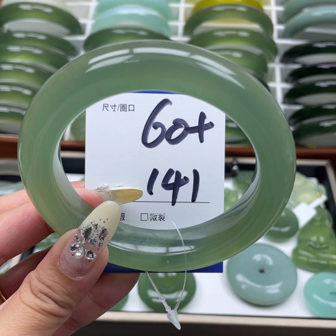 蛇纹石玉未镶嵌手镯?**人