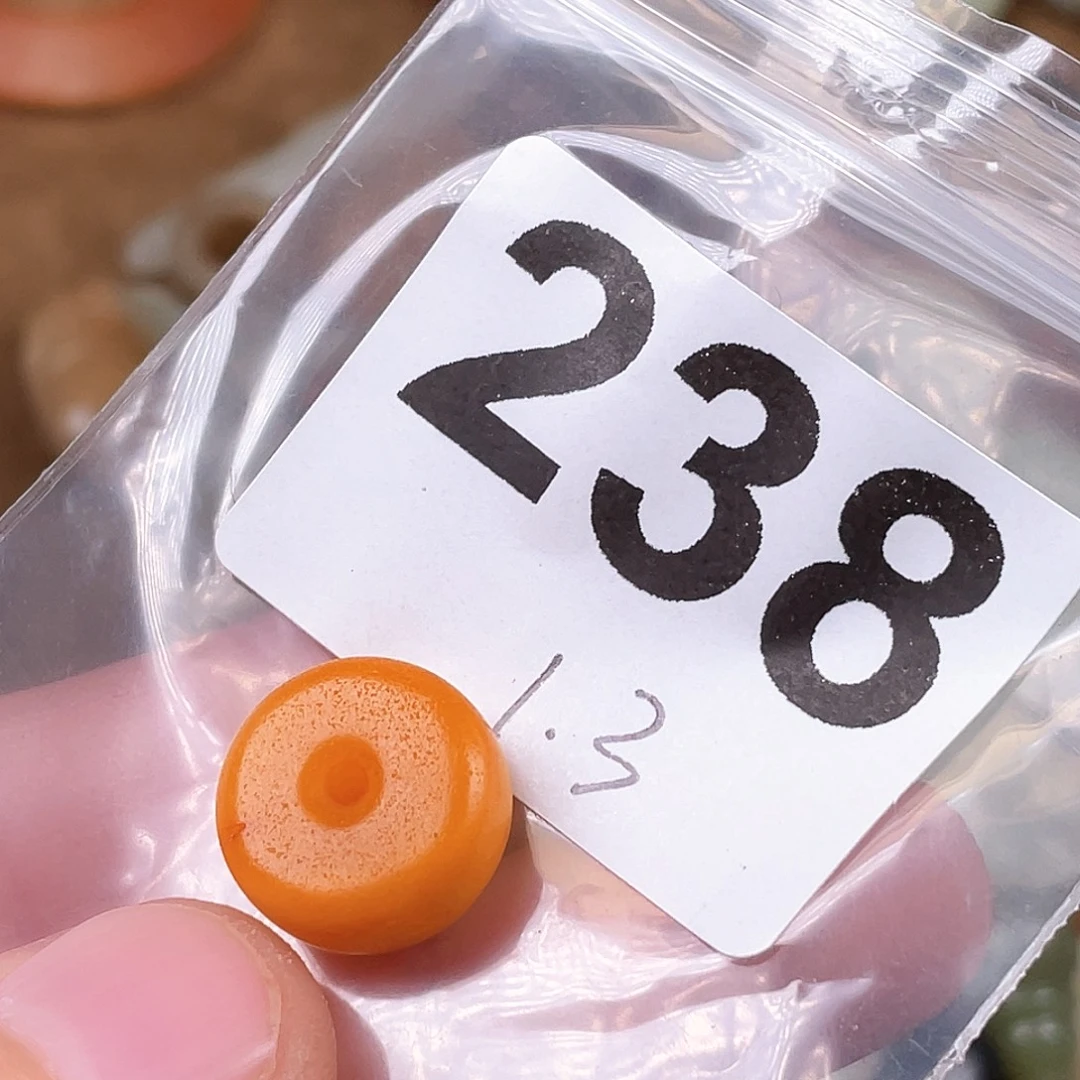 琥珀未镶嵌颈饰rghijk