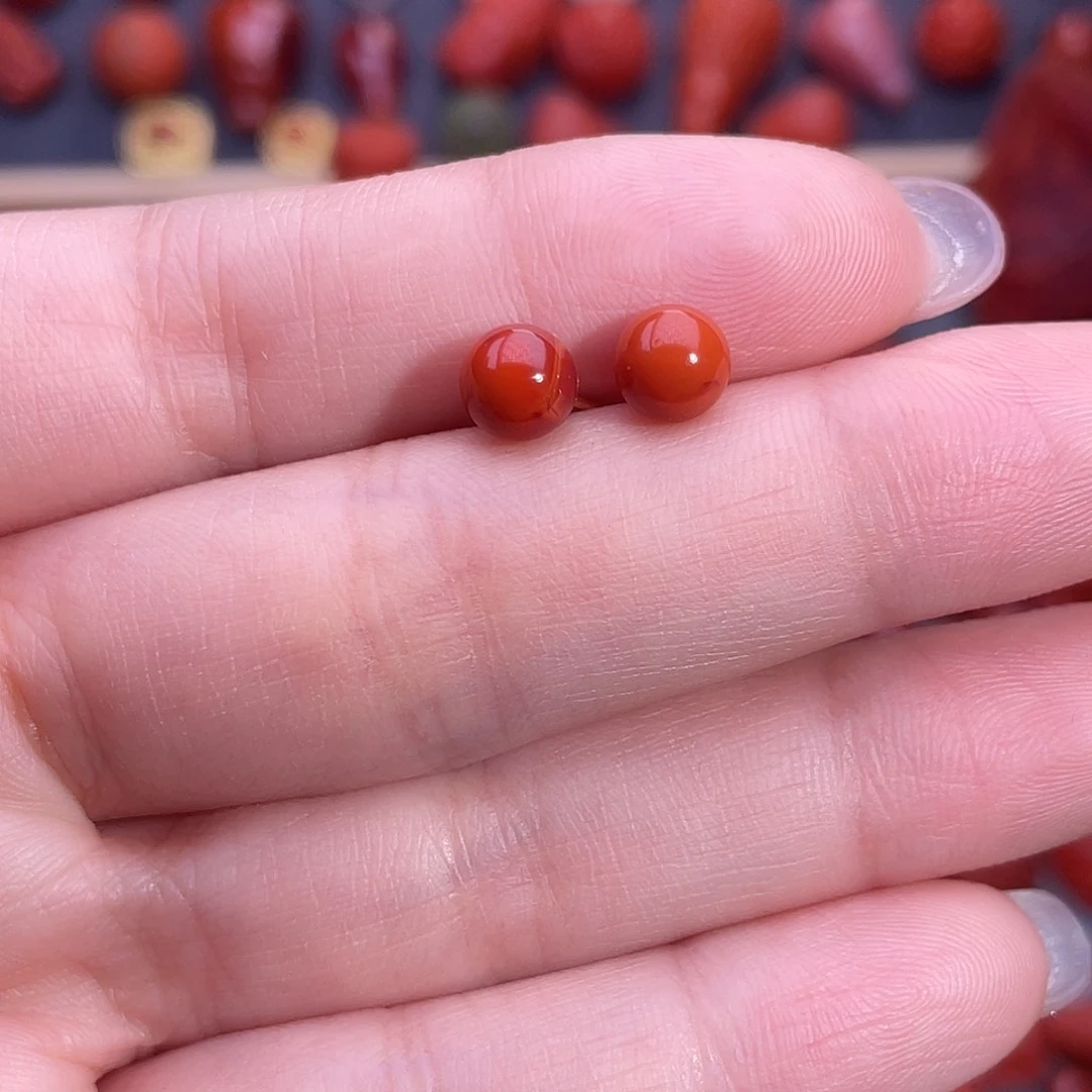 南红玛瑙耳钉未镶嵌