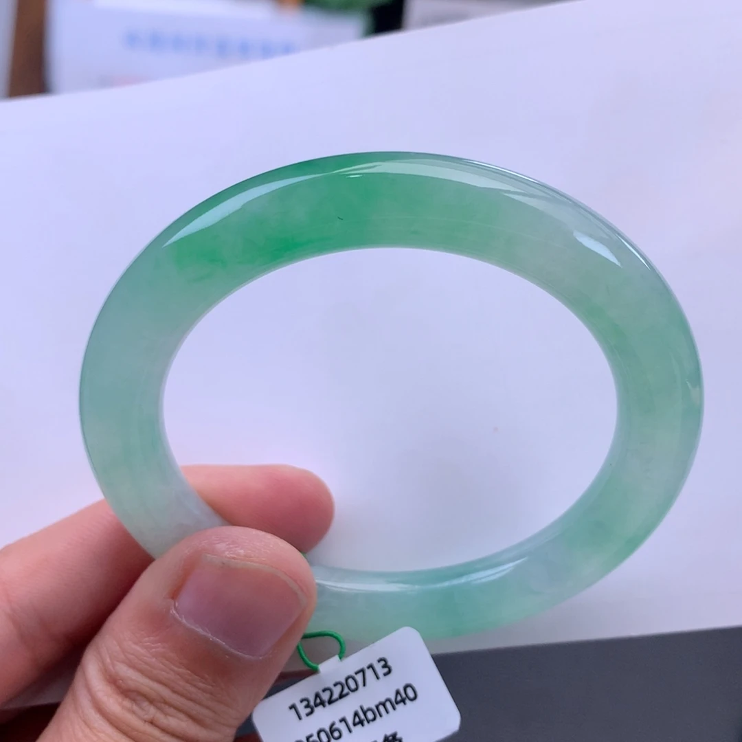 翡翠未镶嵌手镯冰甜阳绿