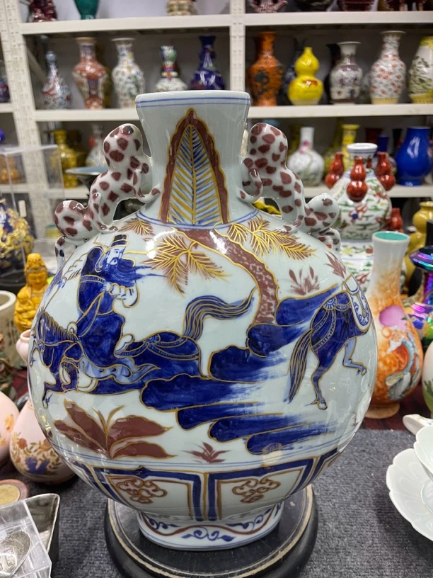 青花釉里红手绘描金人物赏瓶