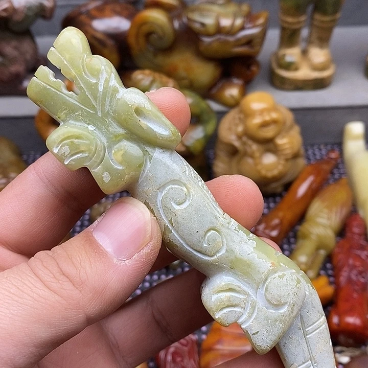 未镶嵌蛇纹石玉颈饰