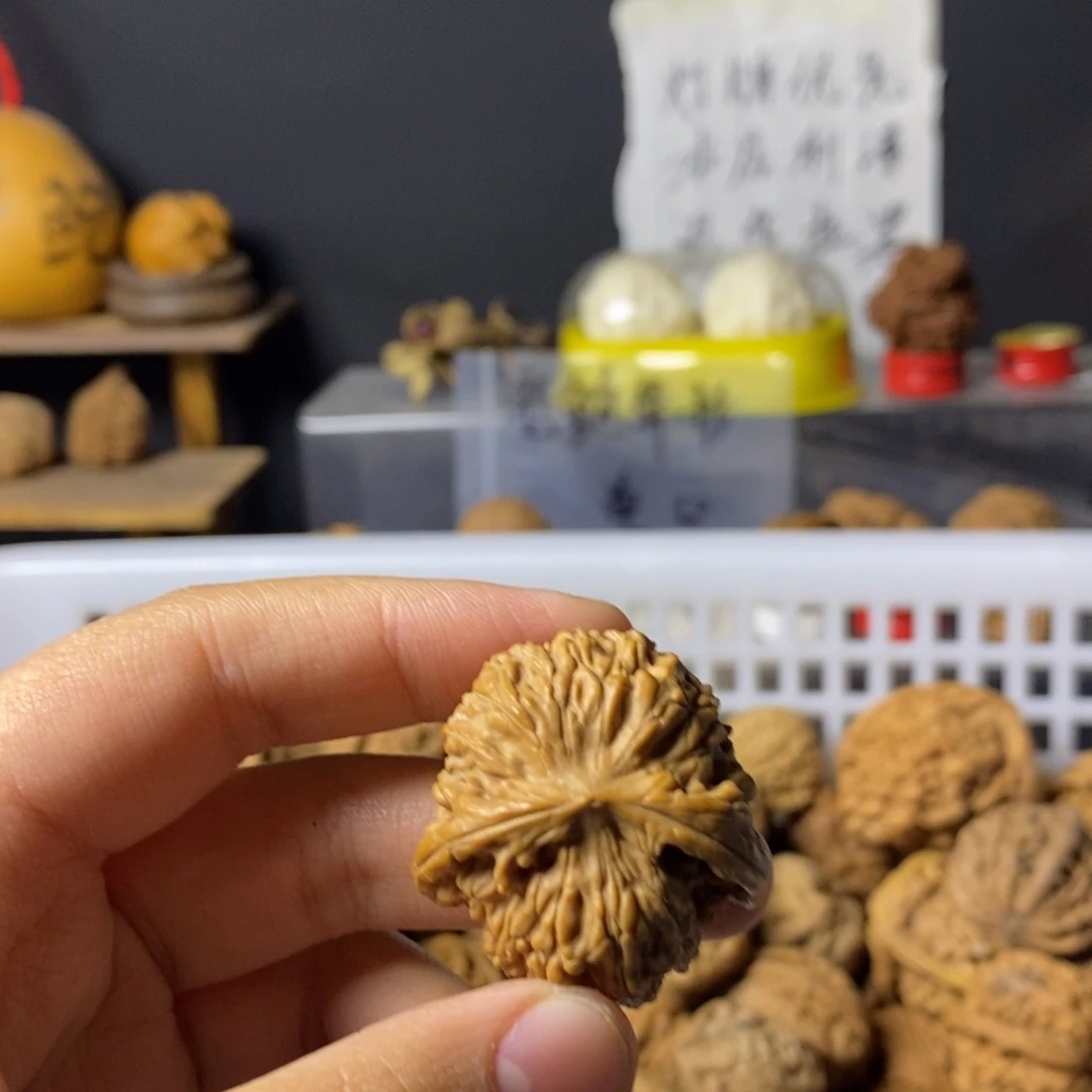 快***恼文玩核桃吊坠我们的生活
