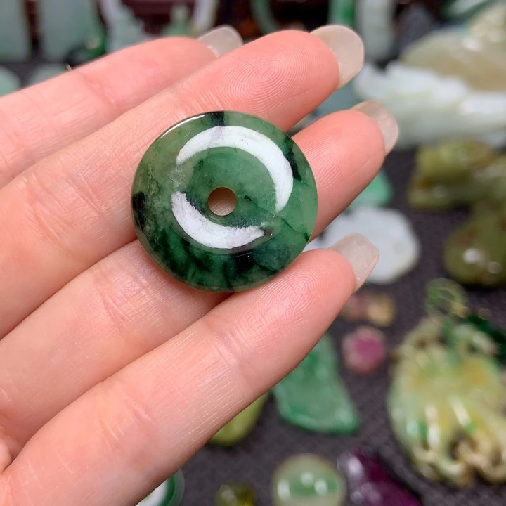 翡翠未镶嵌挂件清