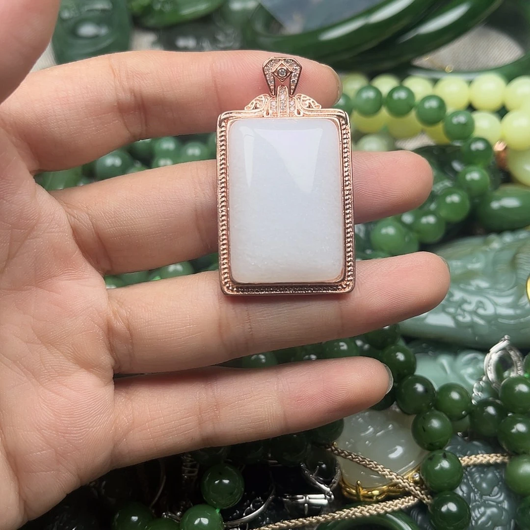 石英质玉（金丝玉）合金颈饰