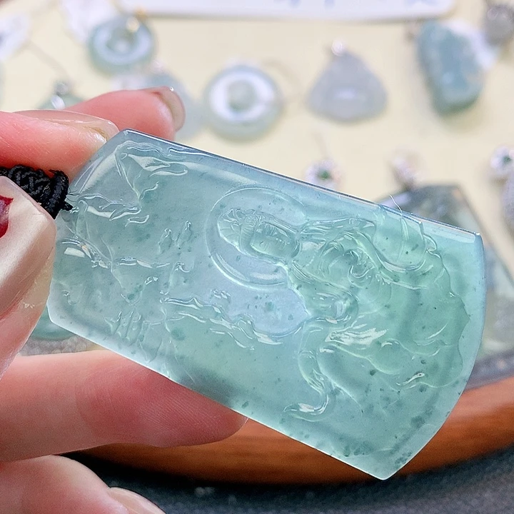 翡翠颈饰未镶嵌翡翠