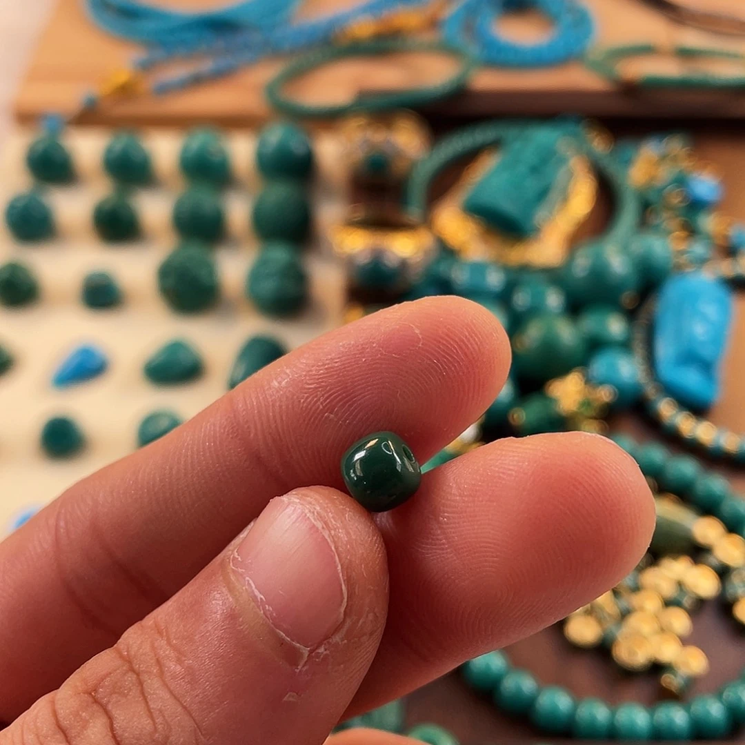 刘***尧绿松石未镶嵌配饰