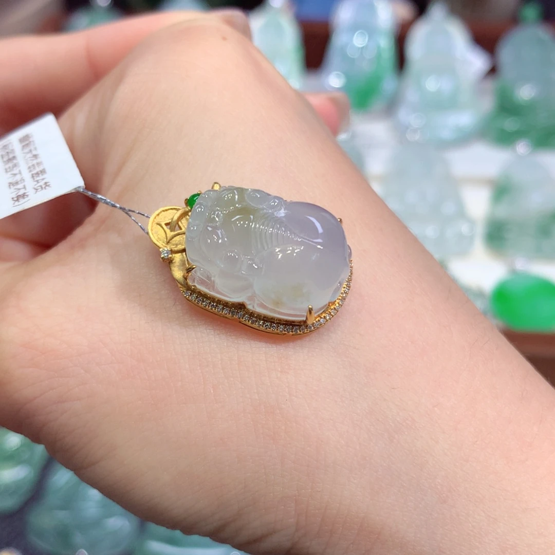 吊坠(不含链)18K金镶嵌翡翠天然缅甸A货翡翠揭阳工貔貅