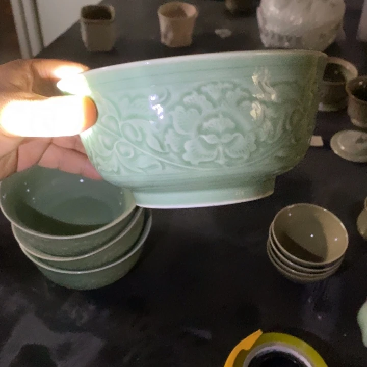摆件青瓷碗7寸牡丹纹