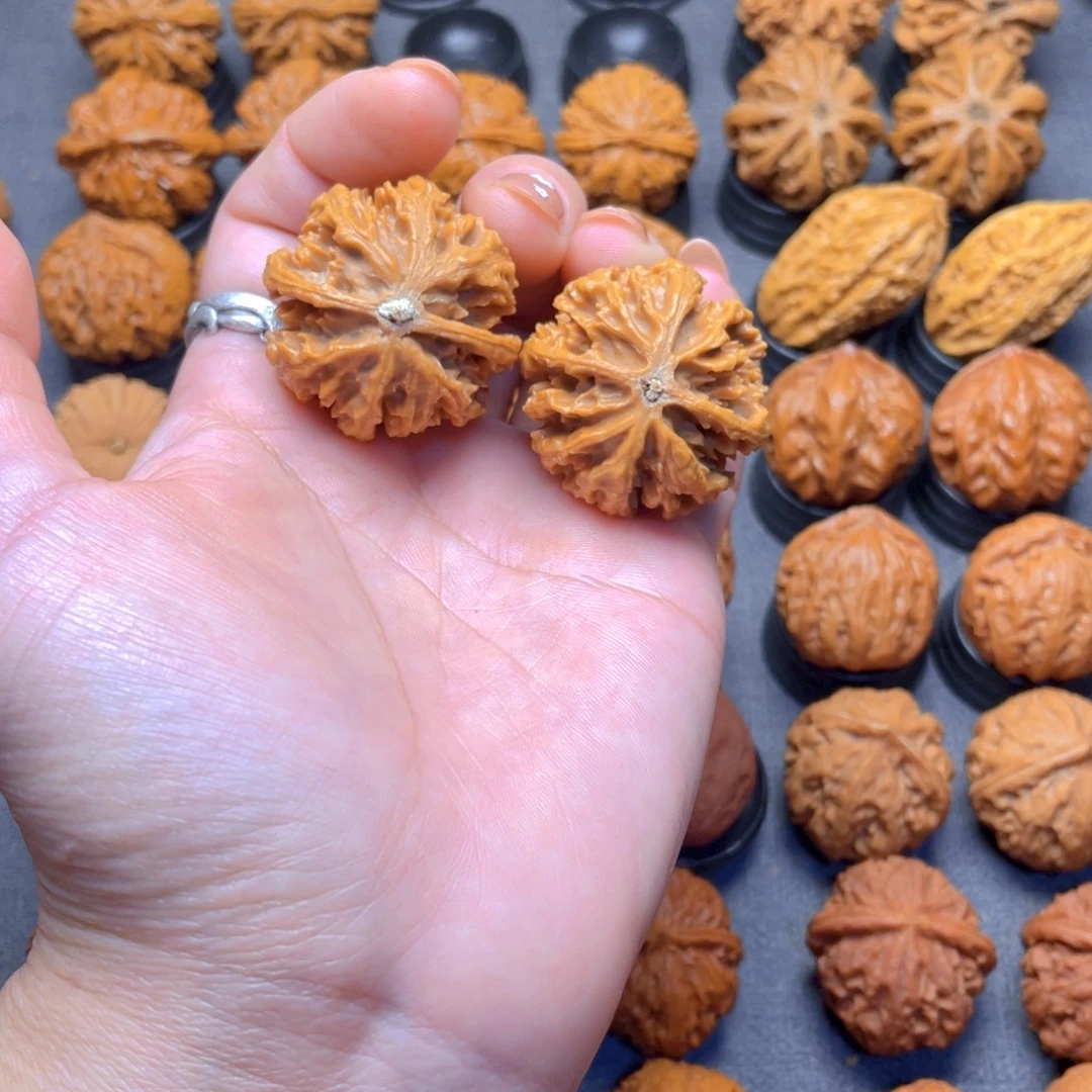 核桃文玩把件粗筋灯笼野生