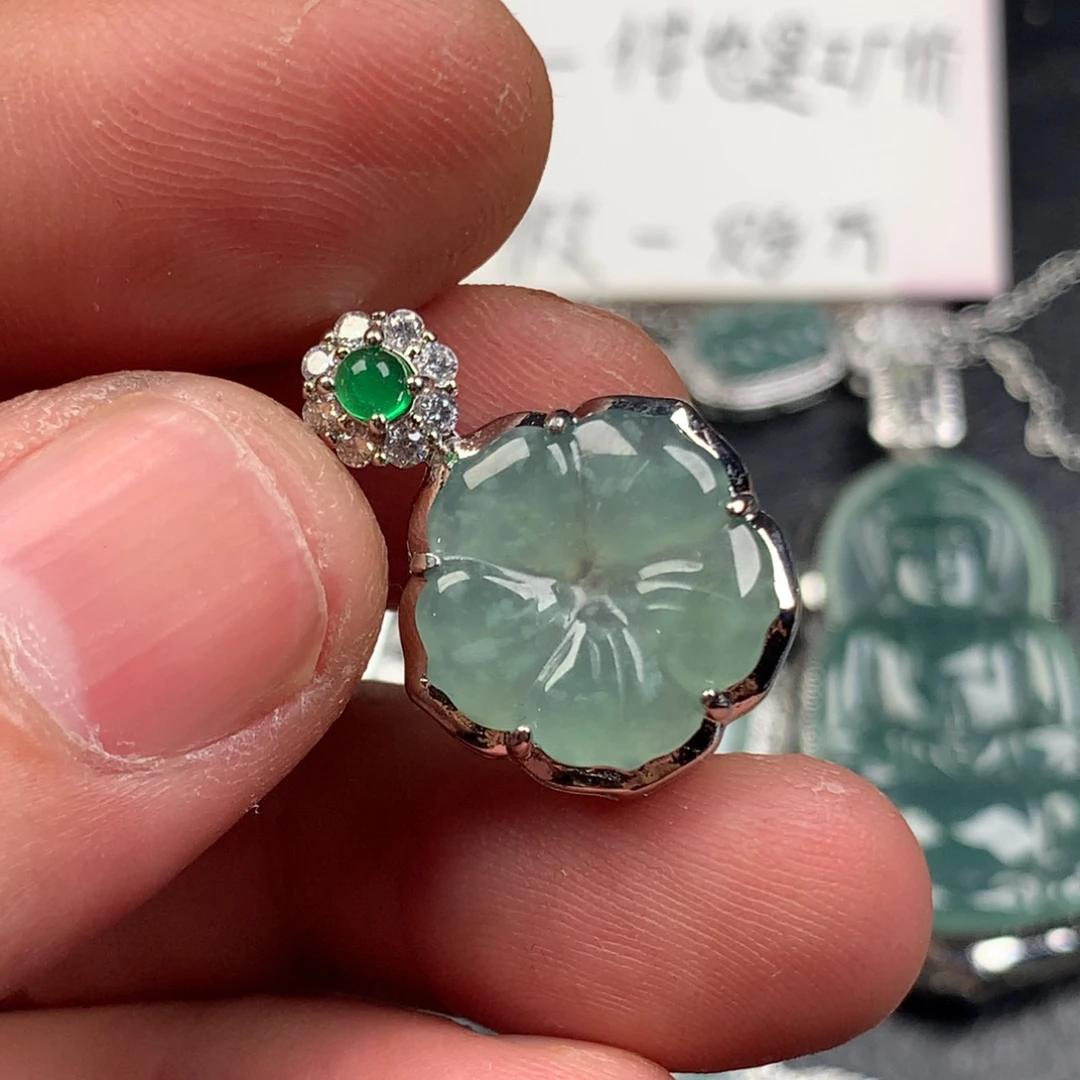 翡翠未镶嵌颈饰有钱花