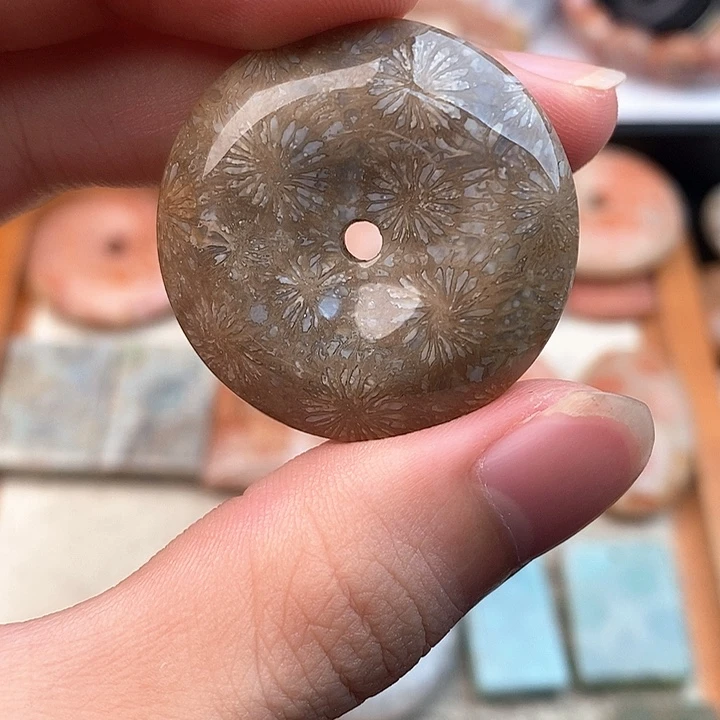 硅化玉颈饰未镶嵌弥*桃