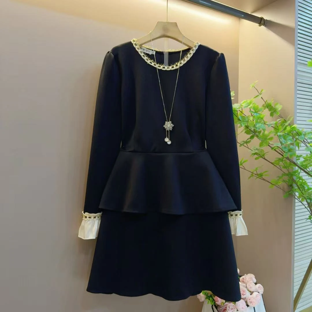 秋季新款时尚显瘦圆领气质百搭重工拼接轻奢连衣裙（长90左右）