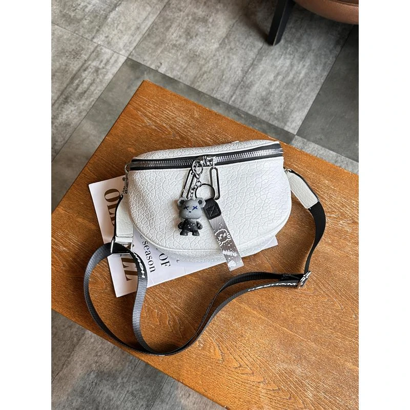 2025新款鳄鱼纹胸包女包高级感百搭马鞍包时尚宽带单肩斜挎包腰包