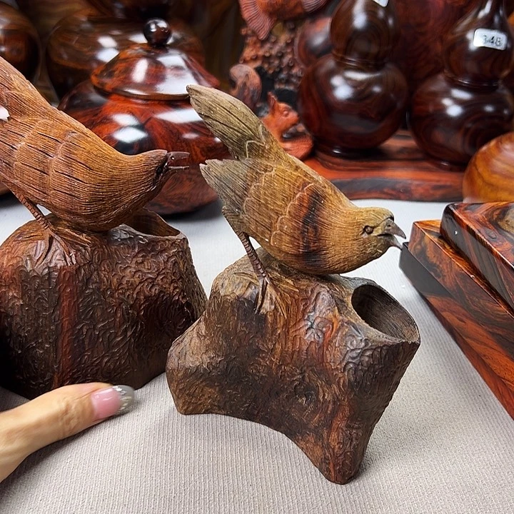 木质来***财老挝大红酸枝摆件