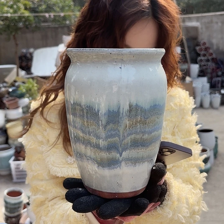 红陶口13高20一个山水画