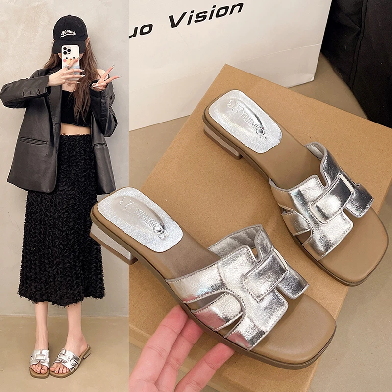 拖鞋女夏外穿2025新款夏季海边沙滩绝美平底外出凉拖鞋法式小凉拖