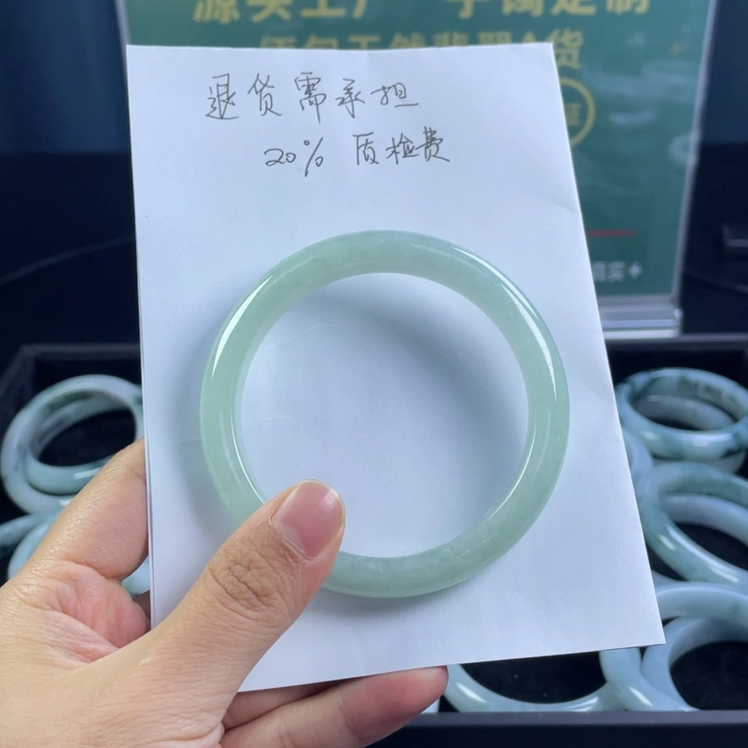 兜****未镶嵌手镯翡翠翡翠手镯