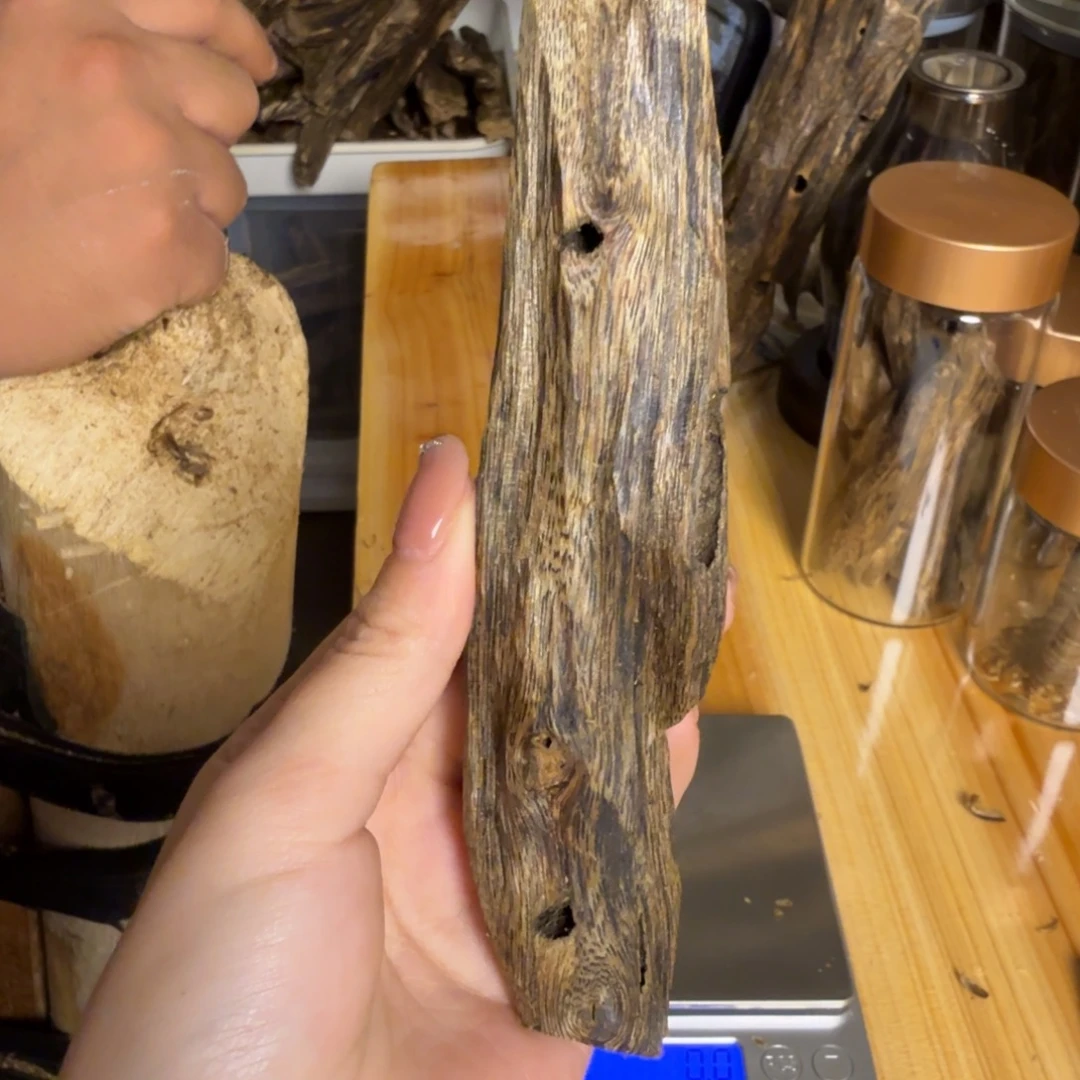 沉香白奇淳化虫漏老料27克