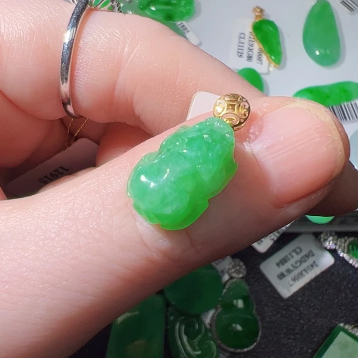 颈饰18K金镶嵌翡翠