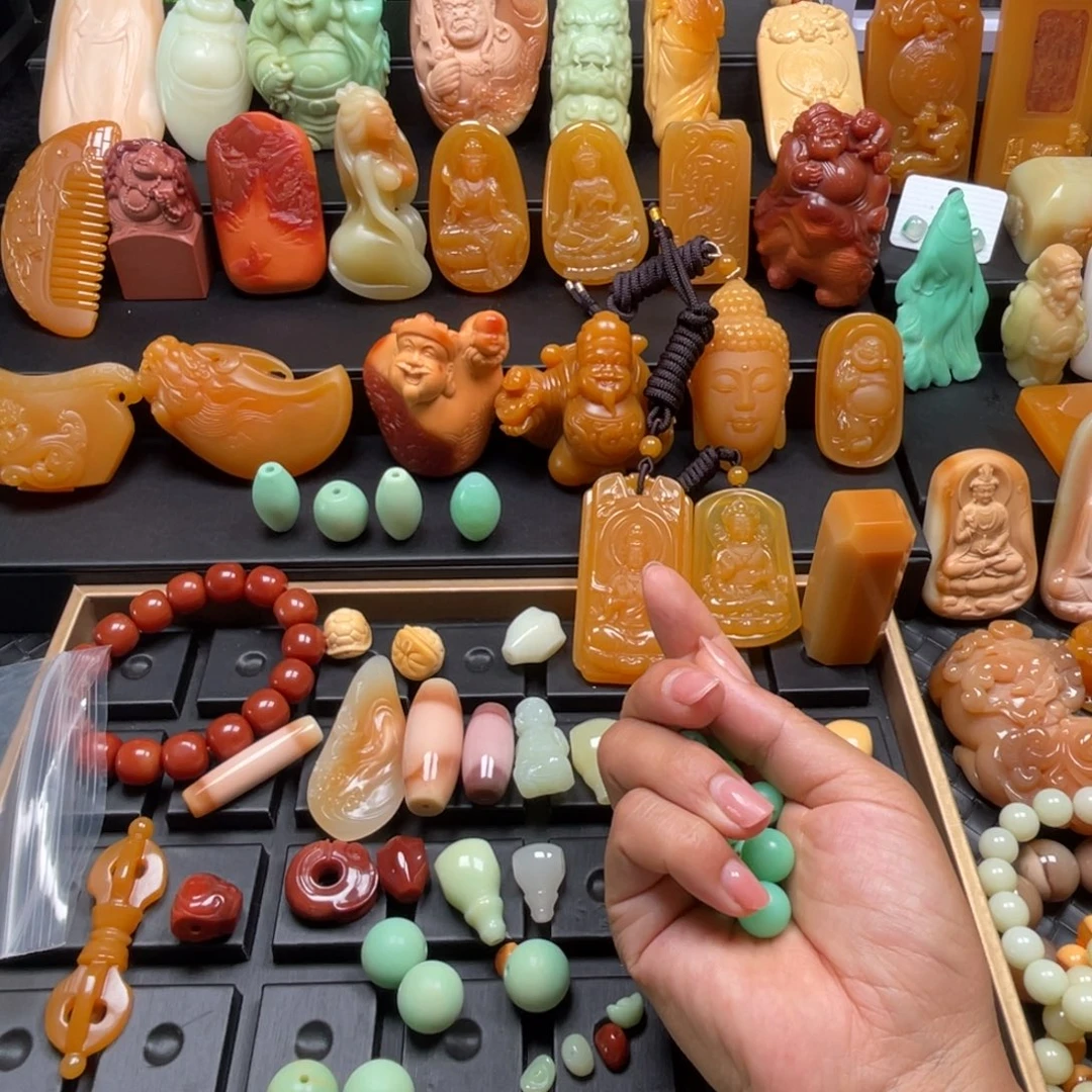 嘘***说石英质玉（缅黄）未镶嵌颈饰