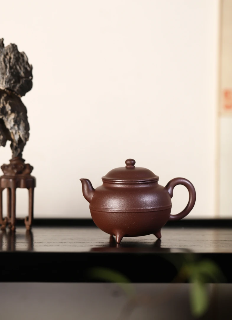 【禅砂居】三足线圆壶_200cc_紫泥_半手工手制_宜兴精工黄龙山紫砂