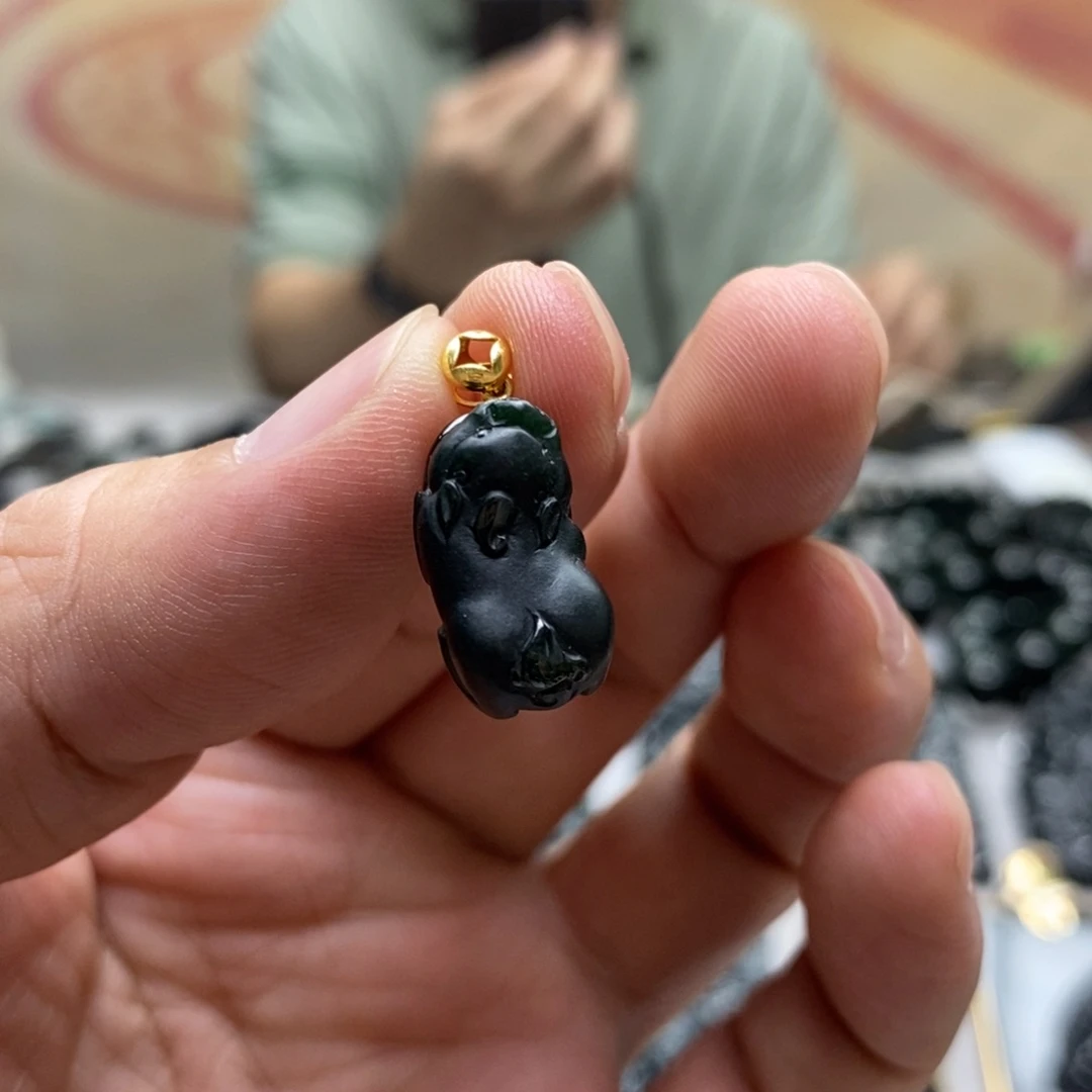 翡翠18K金镶嵌颈饰貔貅