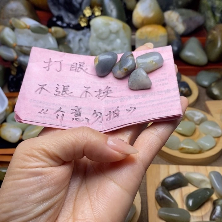 捡***？和田玉未镶嵌颈饰