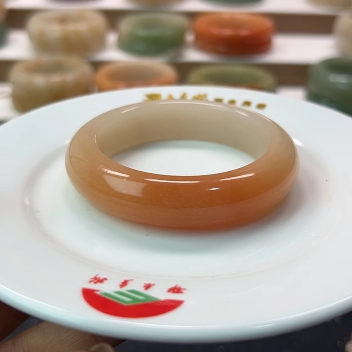 未镶嵌手镯石英岩玉